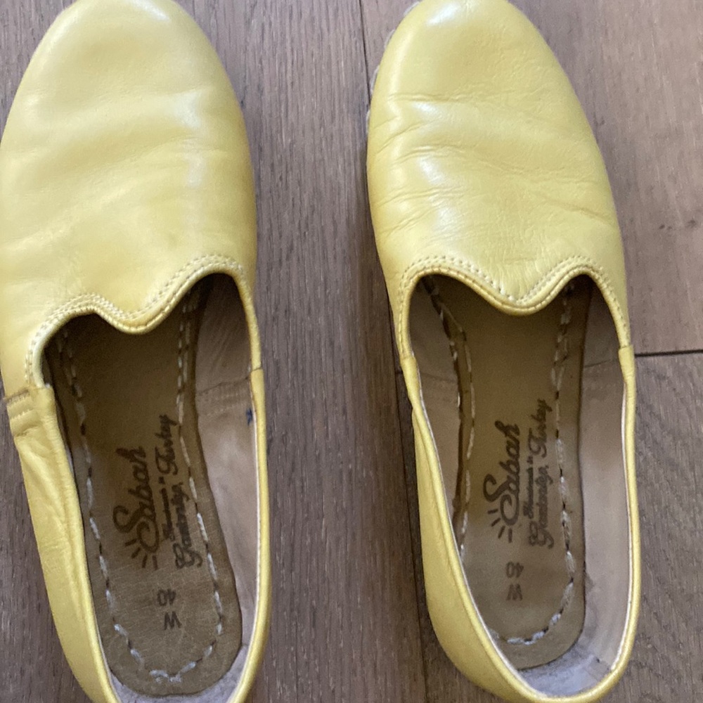 Sabah women’s yellow flats
